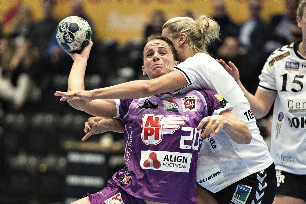 Sabine Pedersen er som den anden FCM-stregspiller gravid, og derfor er FCM Håndbold på jagt efter erstatning.