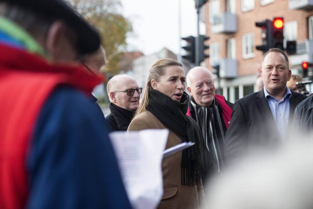 Med en dag til kommunalvalget ligger rød og blå blok side om side i en landspolitisk meningsmåling.