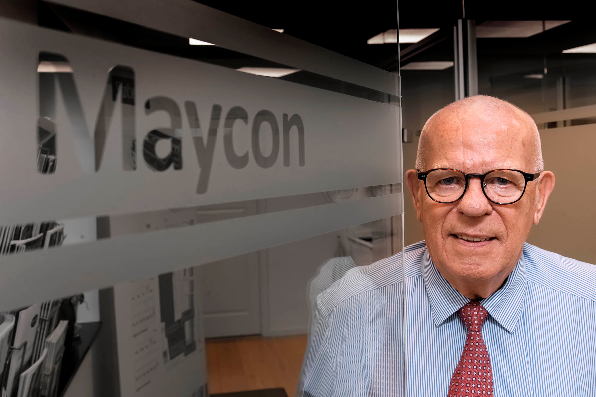 Ejendomsudvikler Bjarne Mayland og sønnen Anders sætter ord bag planerne for Karrebæksminde Strandhotel. Foto: Jens Wollesen