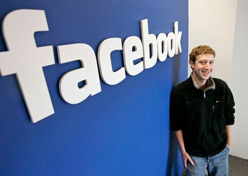 Facebook-grundlægger Mark Zuckerberg er kåret som årets person af Time Magazine. Læserne pegede på Assange.