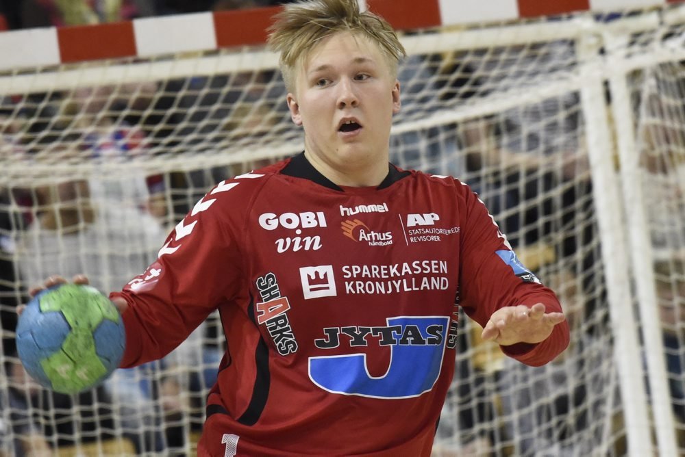 Der kommer til at gå mindst en måned, før Århus Håndbold-keeperen Emil Nielsen er tilbage på banen.
