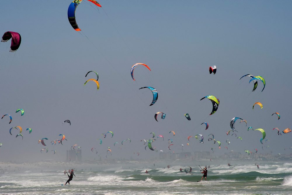 39-årig mand blev erklæret død på sygehuset efter at være forulykket under kitesurfing.