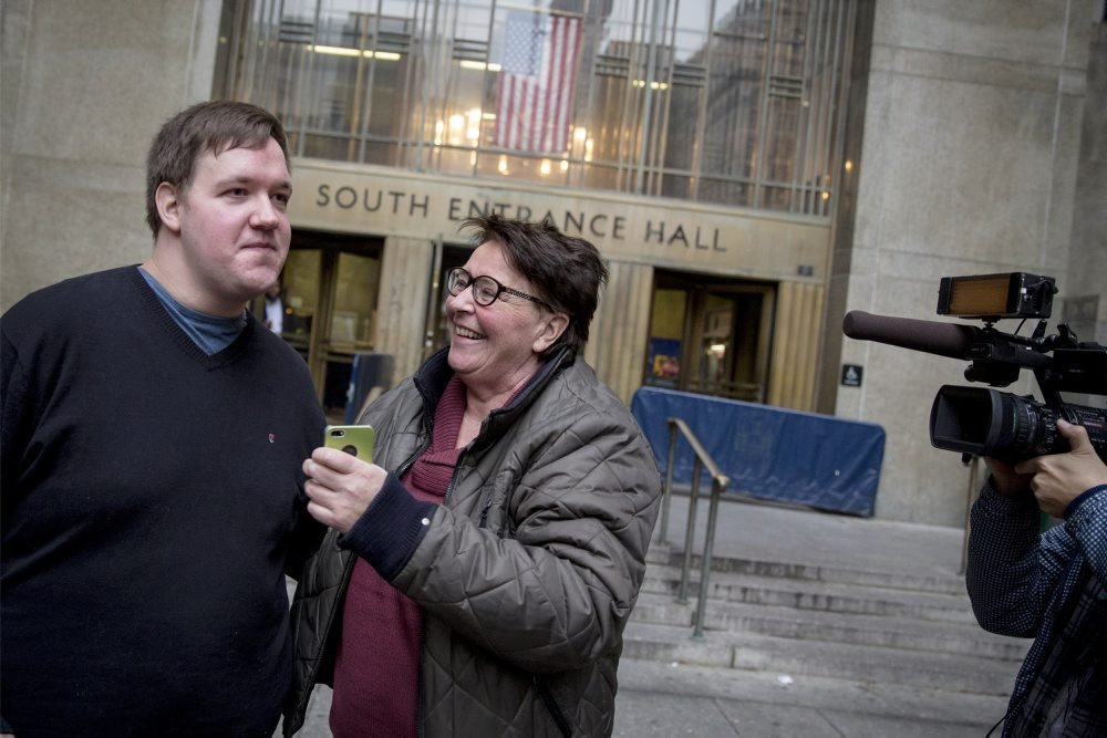 Malthe Thomsen klarede sig ifølge advokat godt gennem første dag af sag, hvor han kræver kæmpe erstatning.