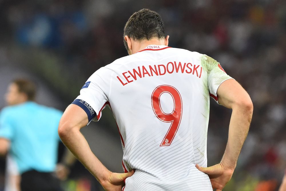 Robert Lewandowski fik endelig scoret ved EM, men Polen røg ud til Portugal, der vandt på straffespark.