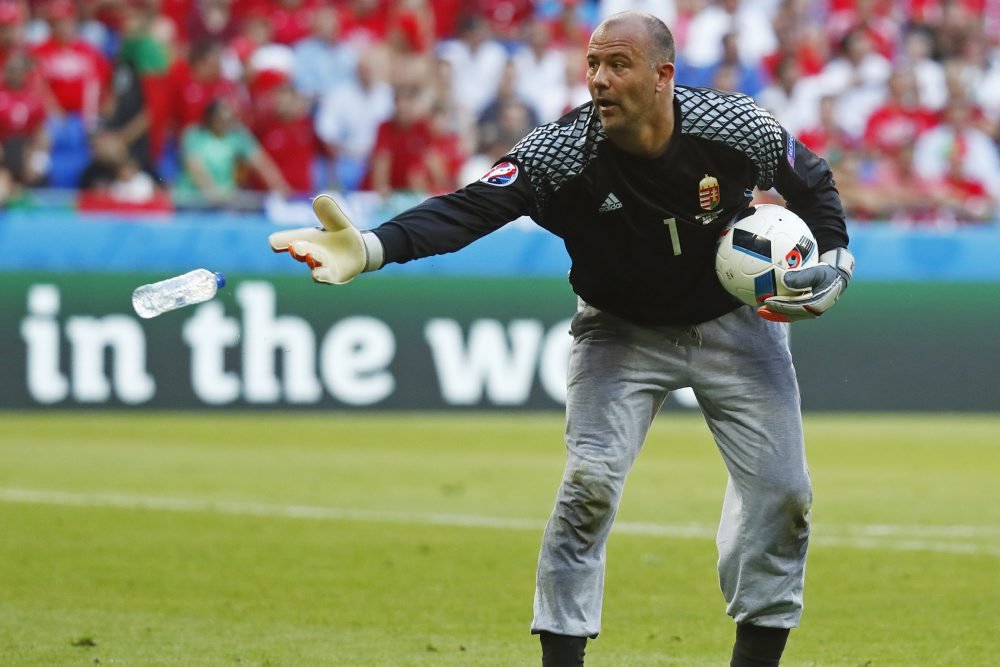 Gabor Kiraly, der markerede sig under EM, meddeler, at han stopper på Ungarns fodboldlandshold.