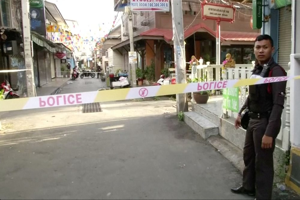 Flere eksplosioner har tidligt fredag ramt områder flere steder i Thailand. Hua Hin og Phuket er blevet ramt.