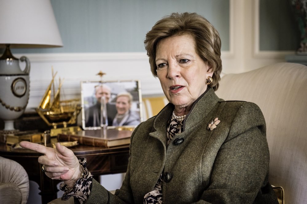 Eksdronning Anne-Marie er sammen med sin mand, Konstantin, tilbage i Grækenland. Tirsdag fylder hun 70 år.
