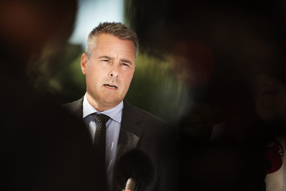 Socialdemokraternes gruppeformand, Henrik Sass Larsen, lufter i et interview partiets nye EU-kritiske kurs.