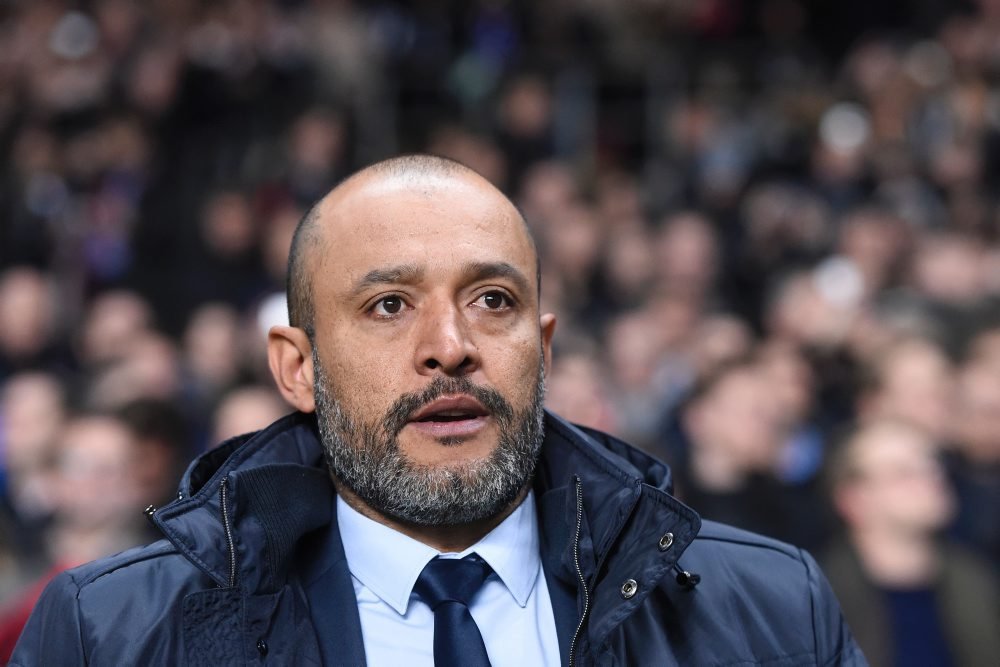 FC Porto-træner Nuno Espírito Santo vil videre i Champions League, men må sidde på pinebænken i to uger mere.