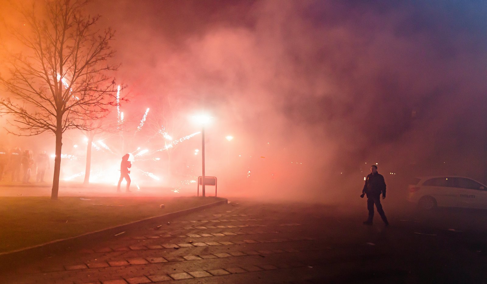 Også under nytårsaften i Ringparken i 2016 blev der affyret fyrværkeri mod personer.