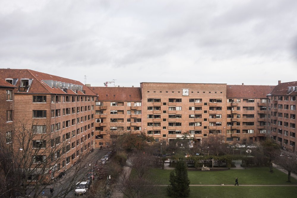 Mange andelsboligforeninger er i dyb krise - også uden for Aarhus og København, skriver Politiken.