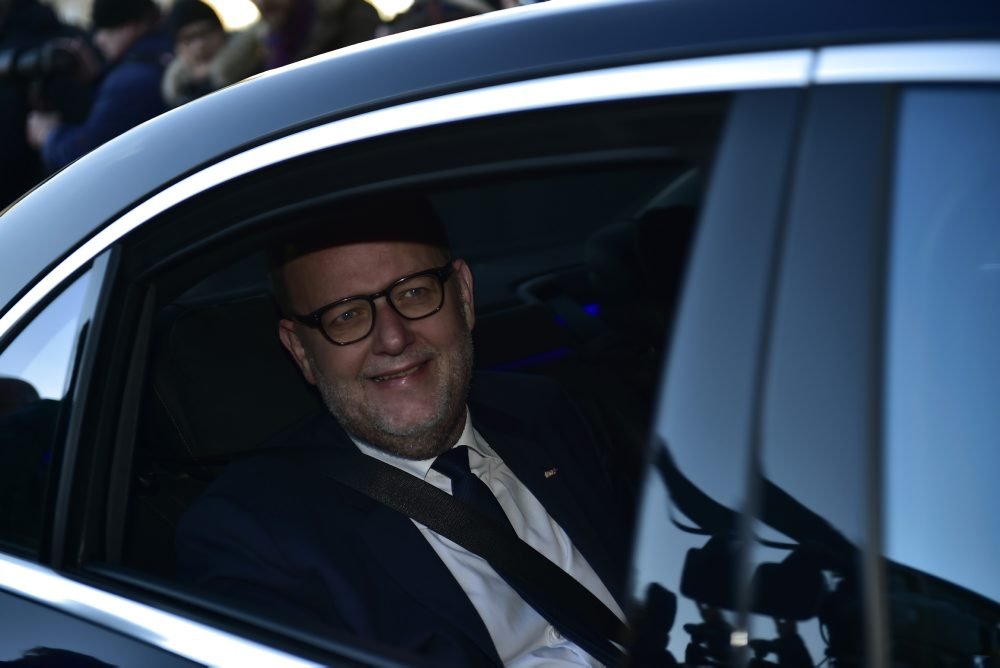 Hvis ikke fælles priser på data sænkes, kan det betyde dyrere mobilregninger for danskere, frygter minister.