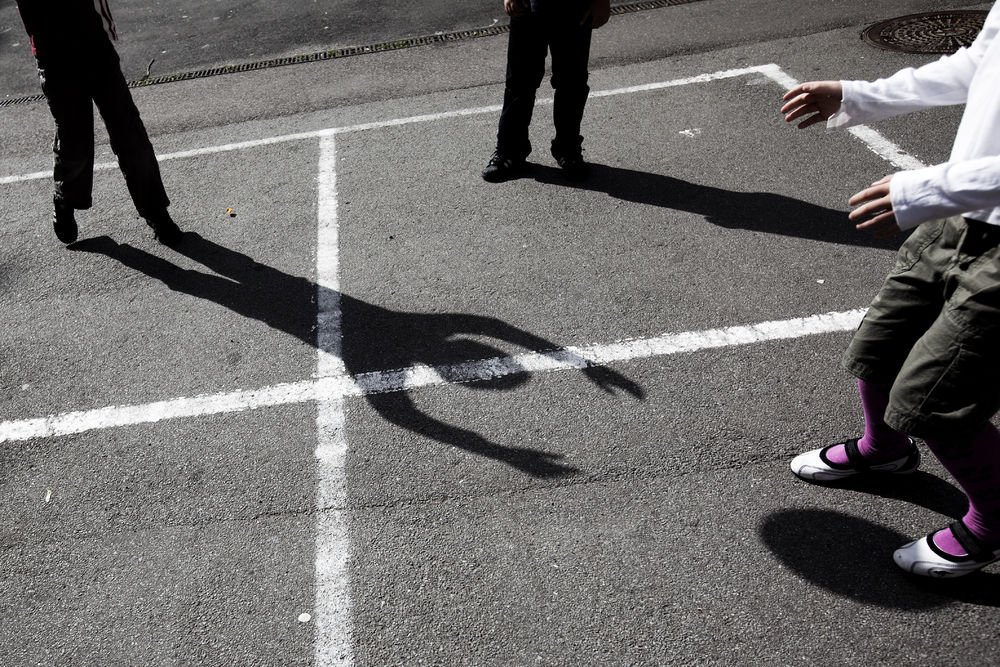 En ny undersøgelse blandt unge i Holbæk viser, at mobning og fællesskaber fortsat er udfordringer på tværs af kommunens skoler.