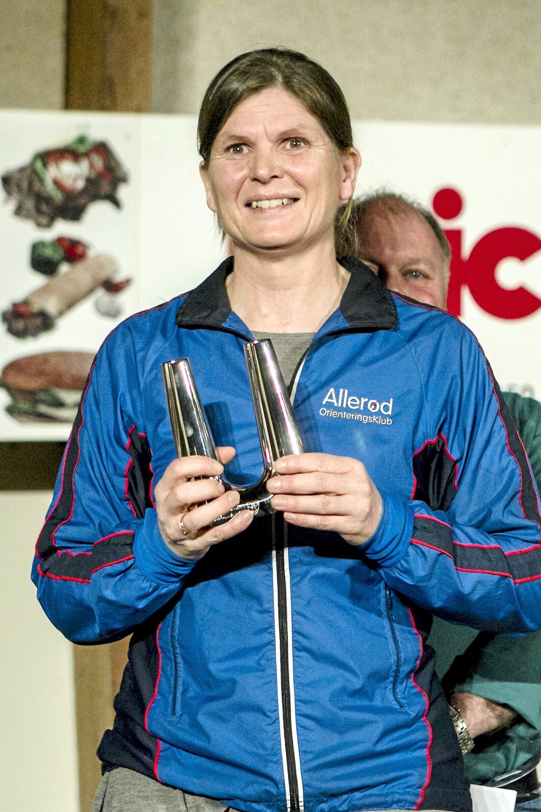 Charlotte Bergmann fra Allerød Orienteringsklub er tidligere blevet kåret som årets idrætsleder, og fik mandag aften hæder for sin mangeårige frivillige indsats. - Presse Charlotte Bergmann fra Allerød Orienteringsklub er tidligere blevet kåret som årets idrætsleder, og fik mandag aften hæder for sin mangeårige frivillige indsats.