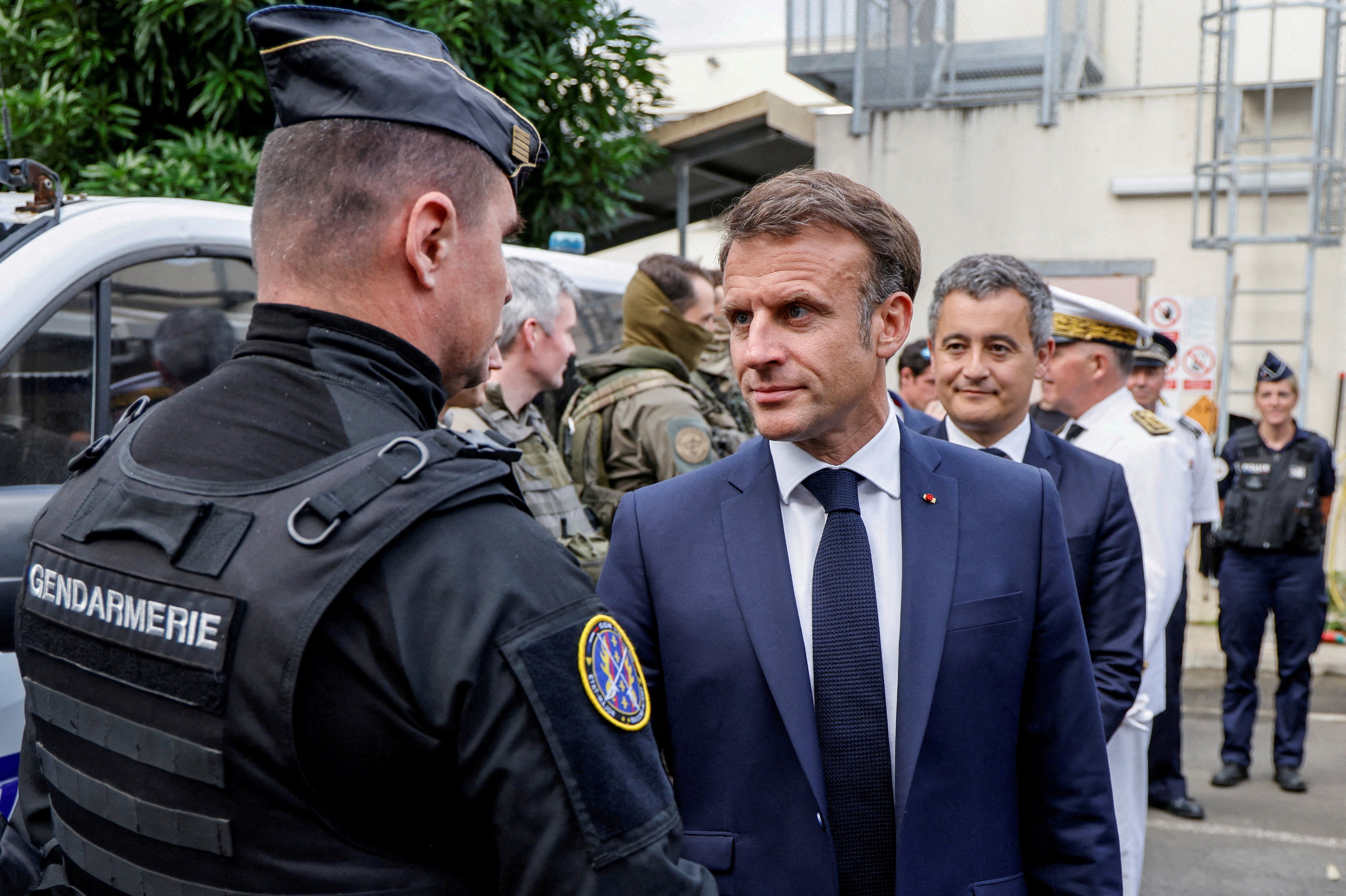 Frankrigs præsident, Emmanuel Macron, mødtes torsdag med sikkerhedsstyrker i Ny Kaledoniens hovedstad, Noumea.