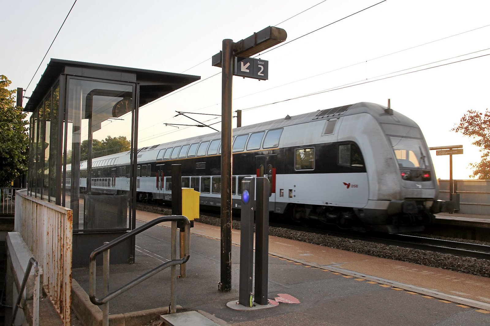 To unge mænd er anholdt for grov vold i toget mellem Roskilde og Ringsted.