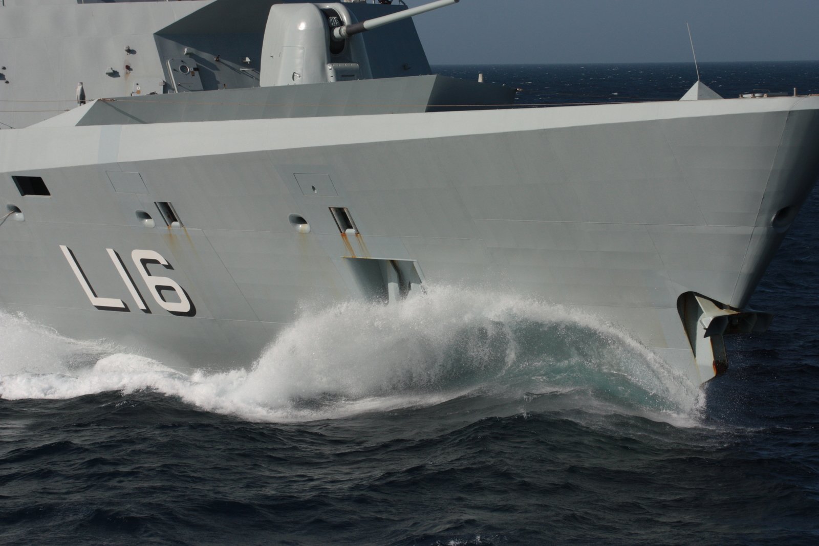 Pirattruslen mod handelsskibe ud for Somalia er nu så lille, at Danmarks krigsskib får ny opgave i Middelhavet