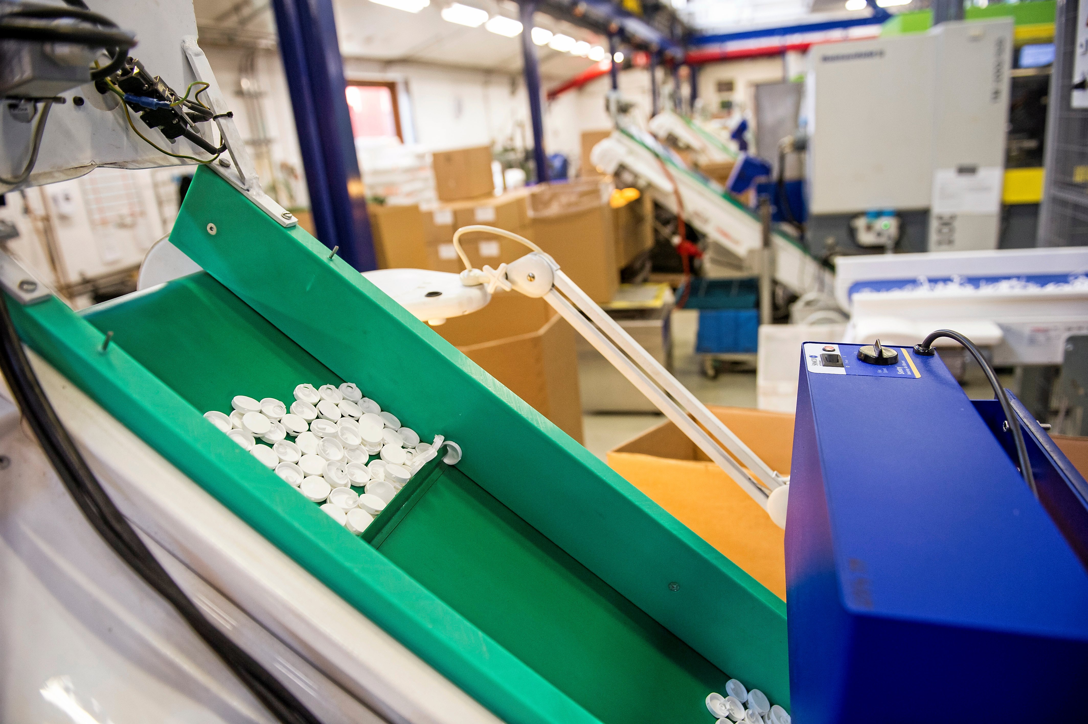 Schoeller Plast producerer en række forskellige produkter i plast, både store og små emner.