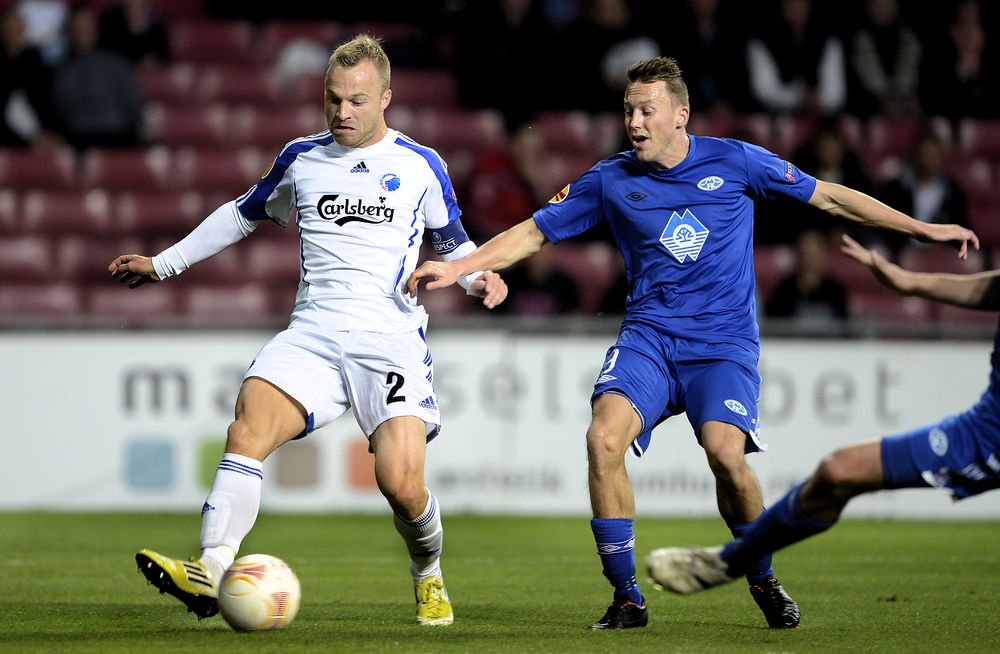 Lars Jacobsen forlader dansk fodbold for tredje gang i sin karriere. Han skal spille i franske Guingamp.
