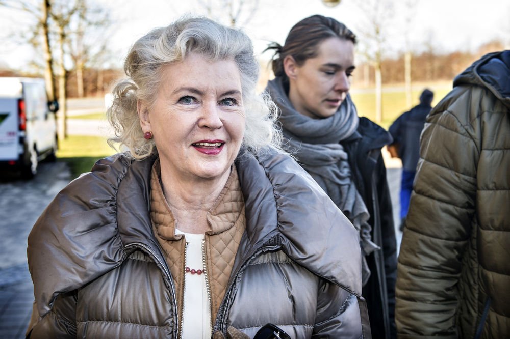 Tineke Færch får en kold skulder af Retten i Helsingør i opgøret med datteren om 273 millioner kroner.