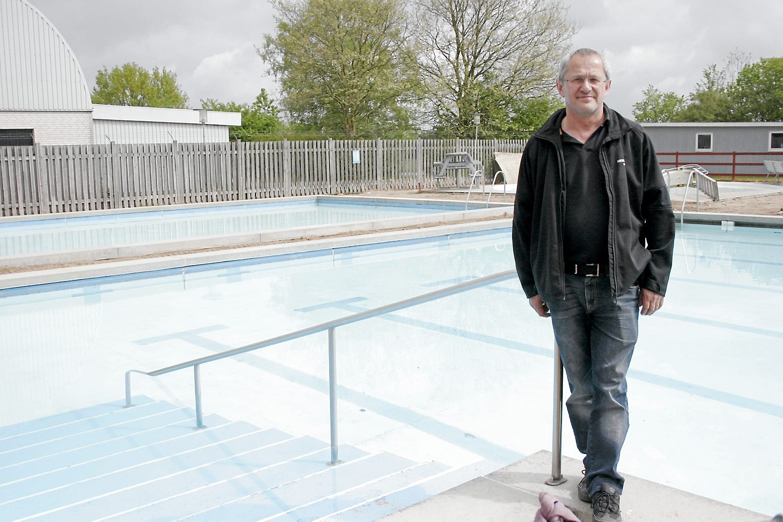 Herlufmagle Friluftsbad åbner for en ny sæson efter en renovering, og badegæsterne kan blandt andet gå rundt på nye fliser mellem bassinerne. Friluftsbadet er i år en del af aktive feriedage i Næstved.