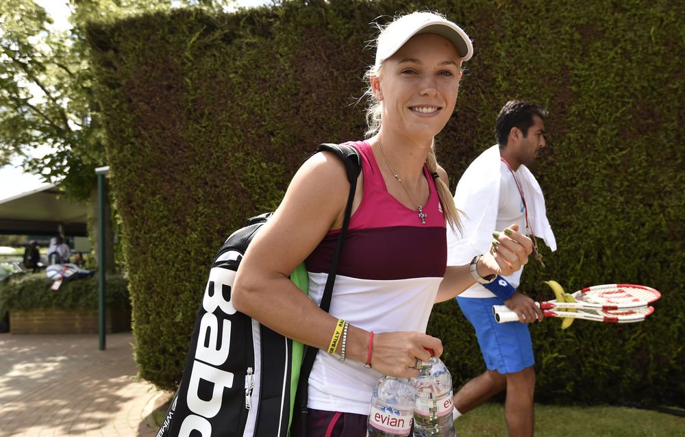 Caroline Wozniacki trænede søndag forud for mandagens 1/8-finale ved Wimbledon, der skal spilles på bane 12.