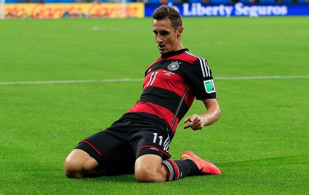 Miroslav Klose er alle tiders mest scorende i VM-historien efter 2-0-målet mod Tyskland.