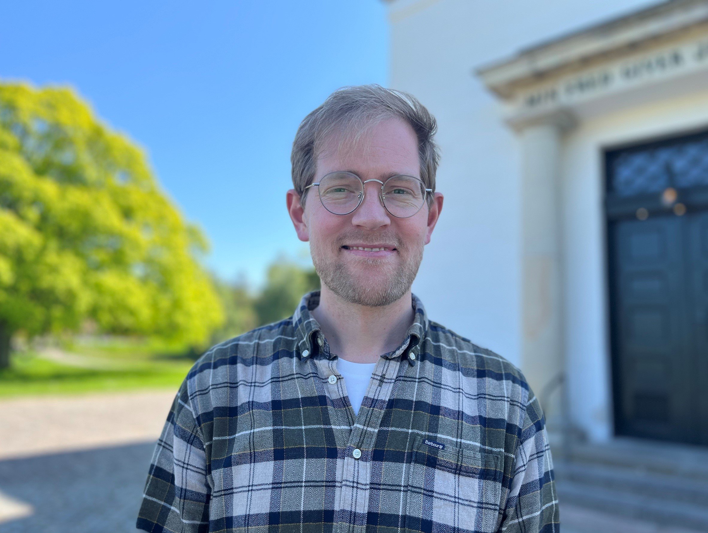 35-årige Rasmus Jensen fra Nordjylland er ny præst i Hørsholm Sogn.