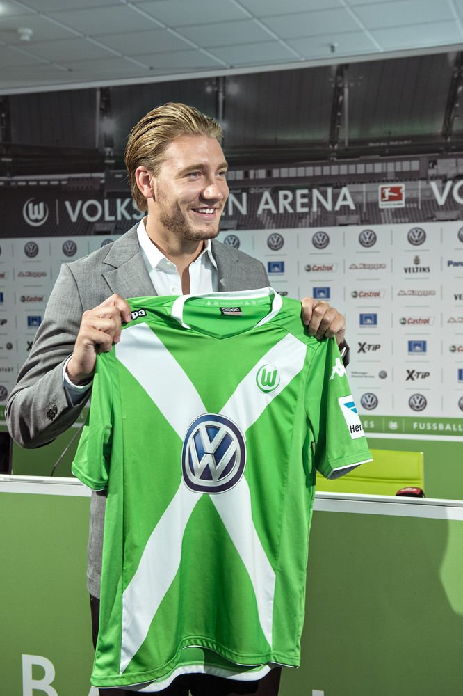 Wolfsburg-træner Dieter Hecking mener, Nicklas Bendtner passer perfekt ind i truppen.