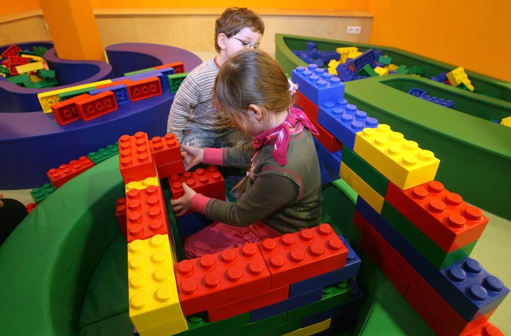 Lego er nu verdens største producent af legetøj og overgår dermed Barbies mor, amerikanske Mattel.