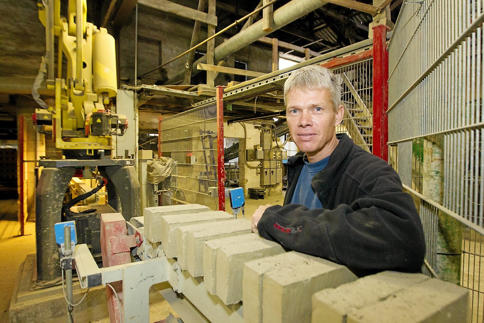 ERHVERV: Lundby Teglværk skal i gang igen. 47-årige Søren Themsen har overtaget den konkursramte familievirksomhed, der til april igen skal producere mursten.
