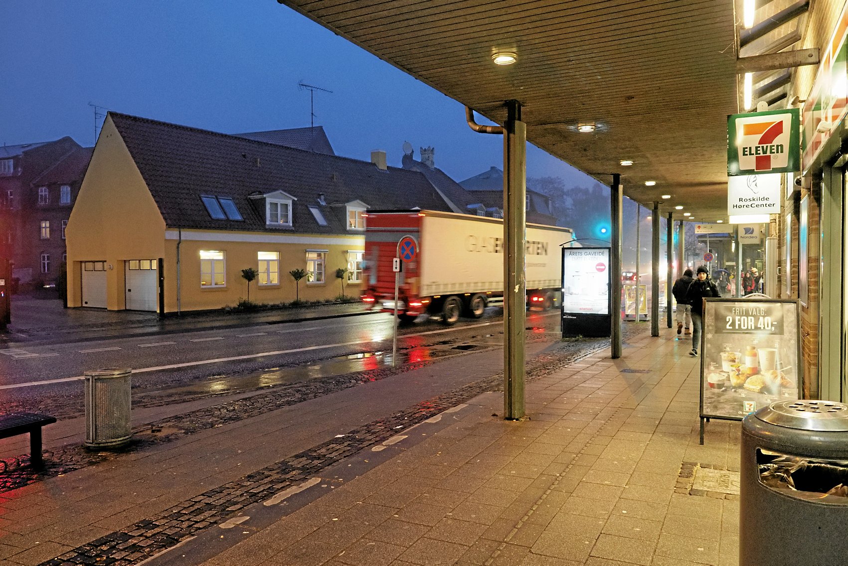 Politiet kom på natarbejde omkring Stationscentret i Roskilde.