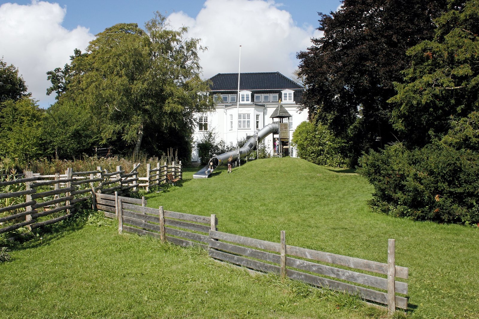 En sag om upassende adfærd på SFO Solhøjen i Faxe Kommune har fået skolen til at indkalde alle forældre til et orienteringsmøde.