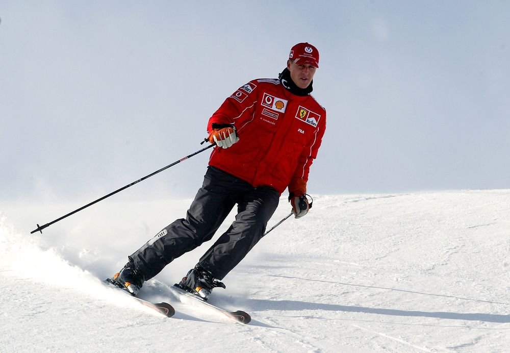 Den syvdobbelte Formel 1-verdensmester styrtede på ski 29. december sidste år og var tæt på at miste livet.