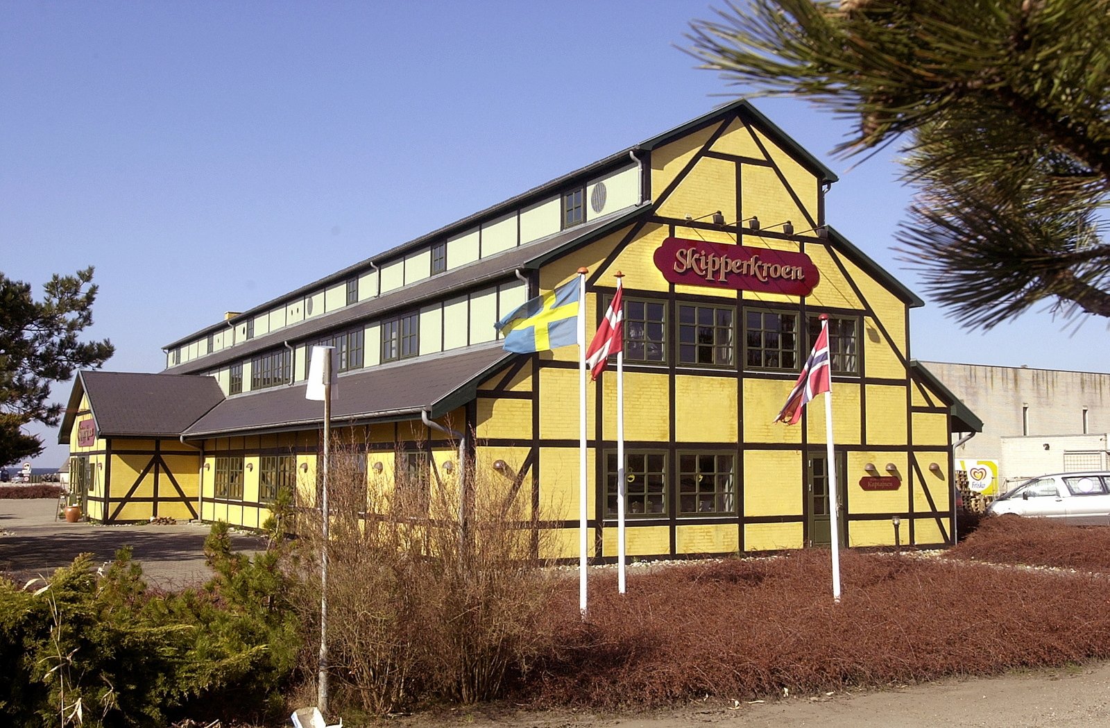 Mullerup: Søren Tullesen fejrer over 10 raske dage 14 års fødselsdag på Skipperkroen på Mullerup Havn. Her har han fra onsdag den 7. marts til søndag den 18. marts hver dag et helt specielt godt fødselsdagstilbud på forskellige retter.Man kan spise sig gennem fem menuer til hver deres yderst favorable pris, lige fra den klassiske stegt flæsk med persillesovs til kalvesteg stegt som vildt. Til alle menuerne serveres pandekage med is.