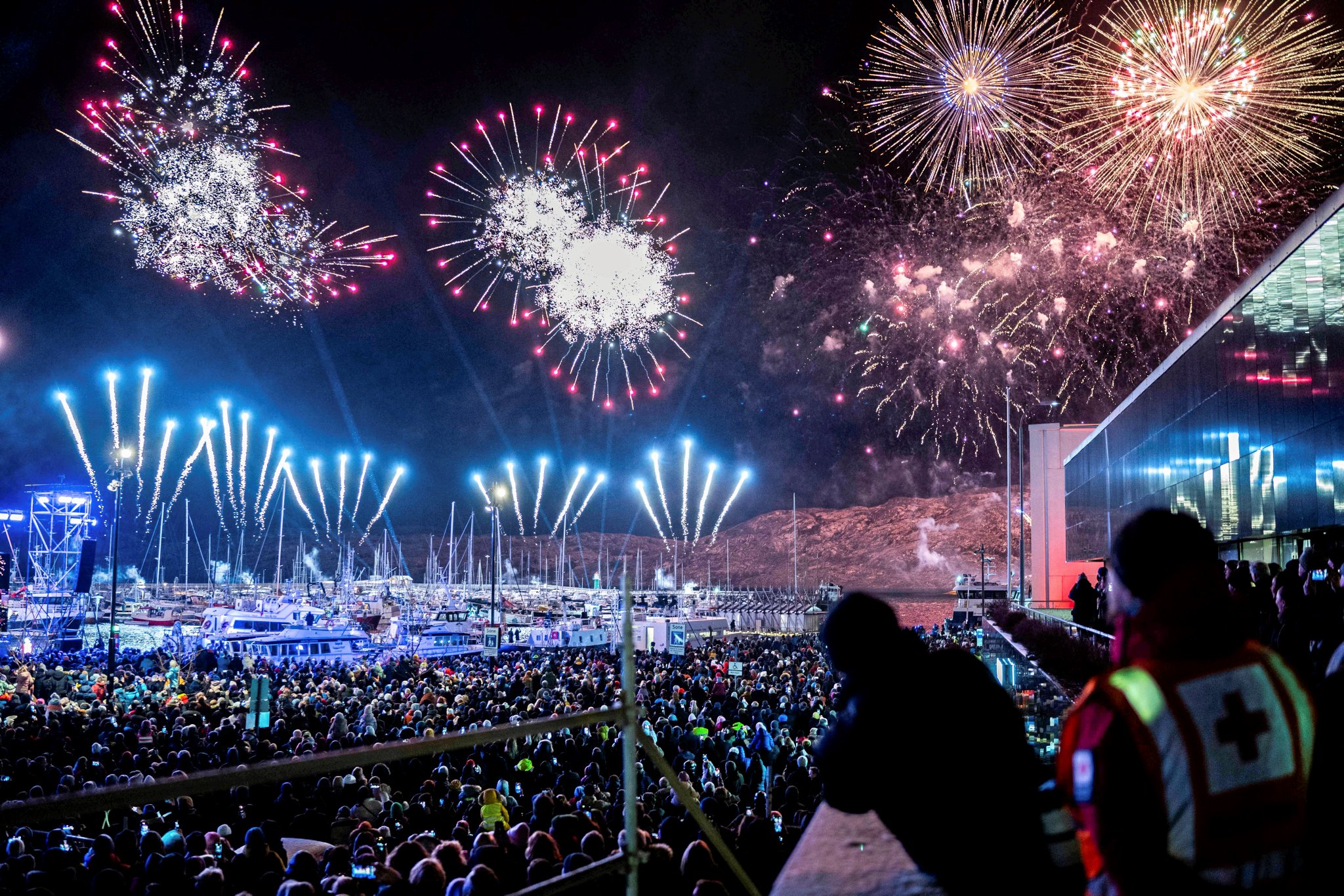 Debatten om kulturhovedstaden i 2032 er emnet, der ikke vil gå væk. Nu afkræver Søren Revsbæk (LA) borgmesteren et svar. Nordnorske Bodø har titlen i år, og billedet stammer fra åbningen..