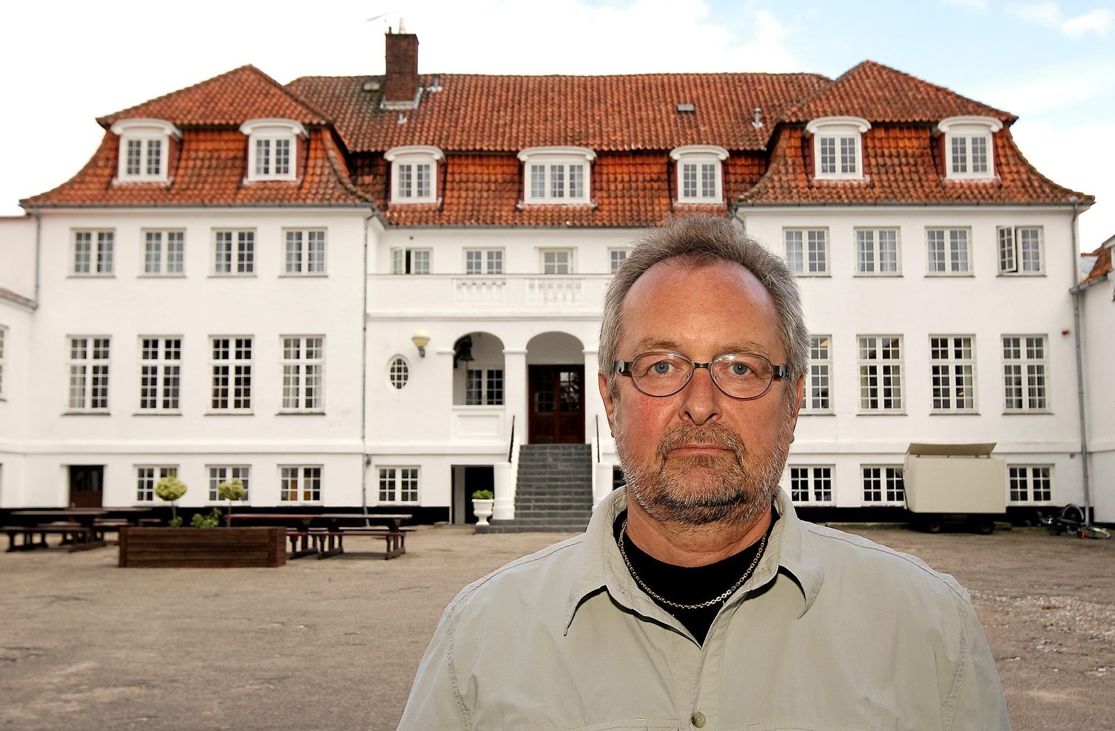 Trods kritik fra myndigheder får ulykke ikke konsekvenser for leder på Lundby Efterskole, fastslår formand.