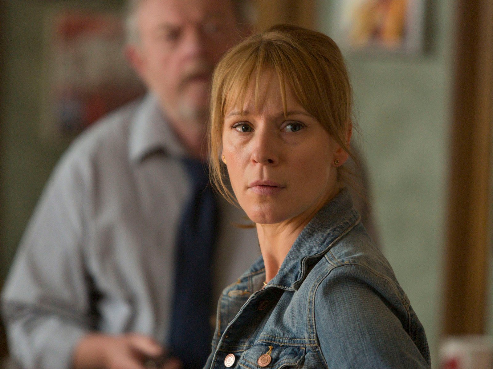 Roser til Iben Hjejle for hovedrolle i TV2-serien "Dicte", der dog generelt høster middelkarakterer.