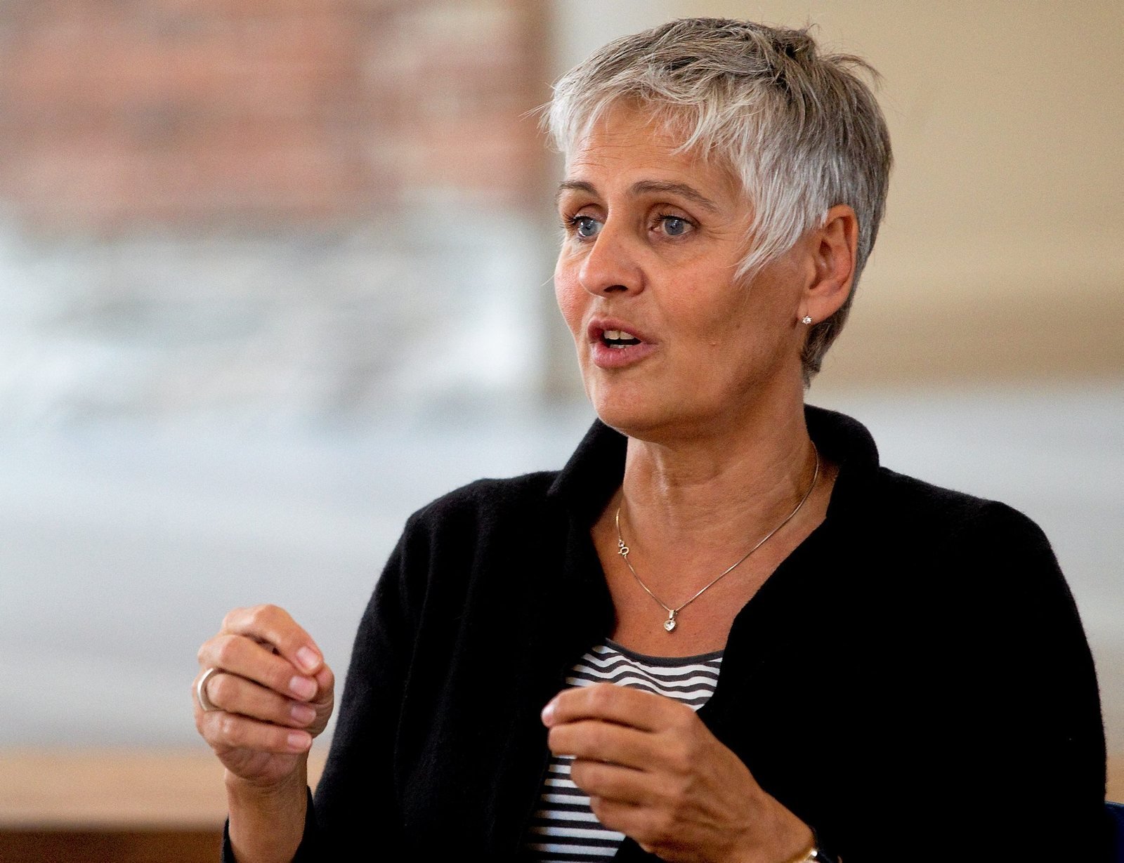 Så hvordan i himlens navn Venstre får det vendt til, at vi gemmer os bag processer og tekniske formuleringer i forhold til noget, de er enige med os i. Det forstår Anne Madsen (S) ikke.