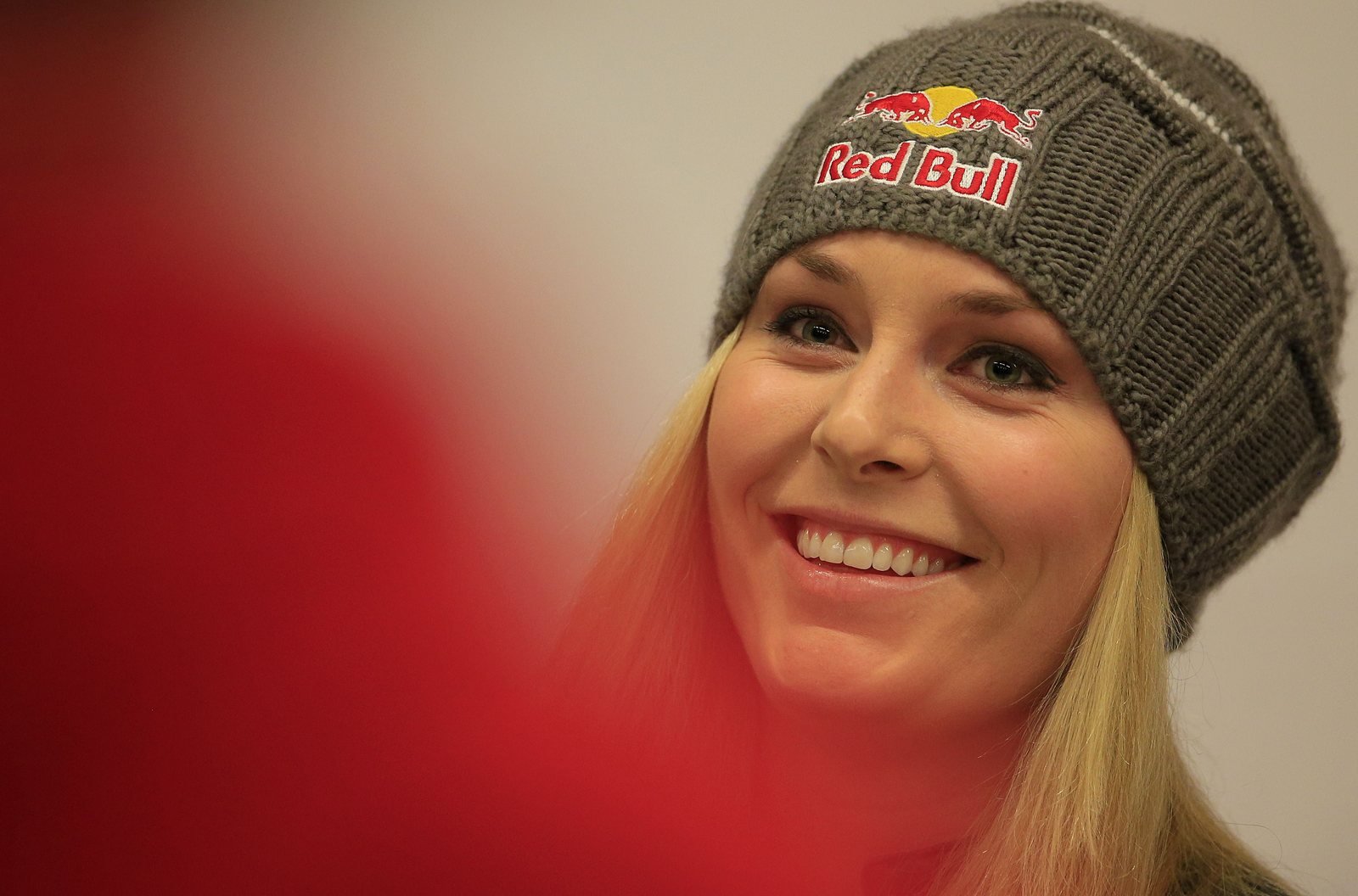 Skidronningen Lindsey Vonn sender ansvaret for sit voldsomme VM-styrt videre til skisportens øverste chefer.