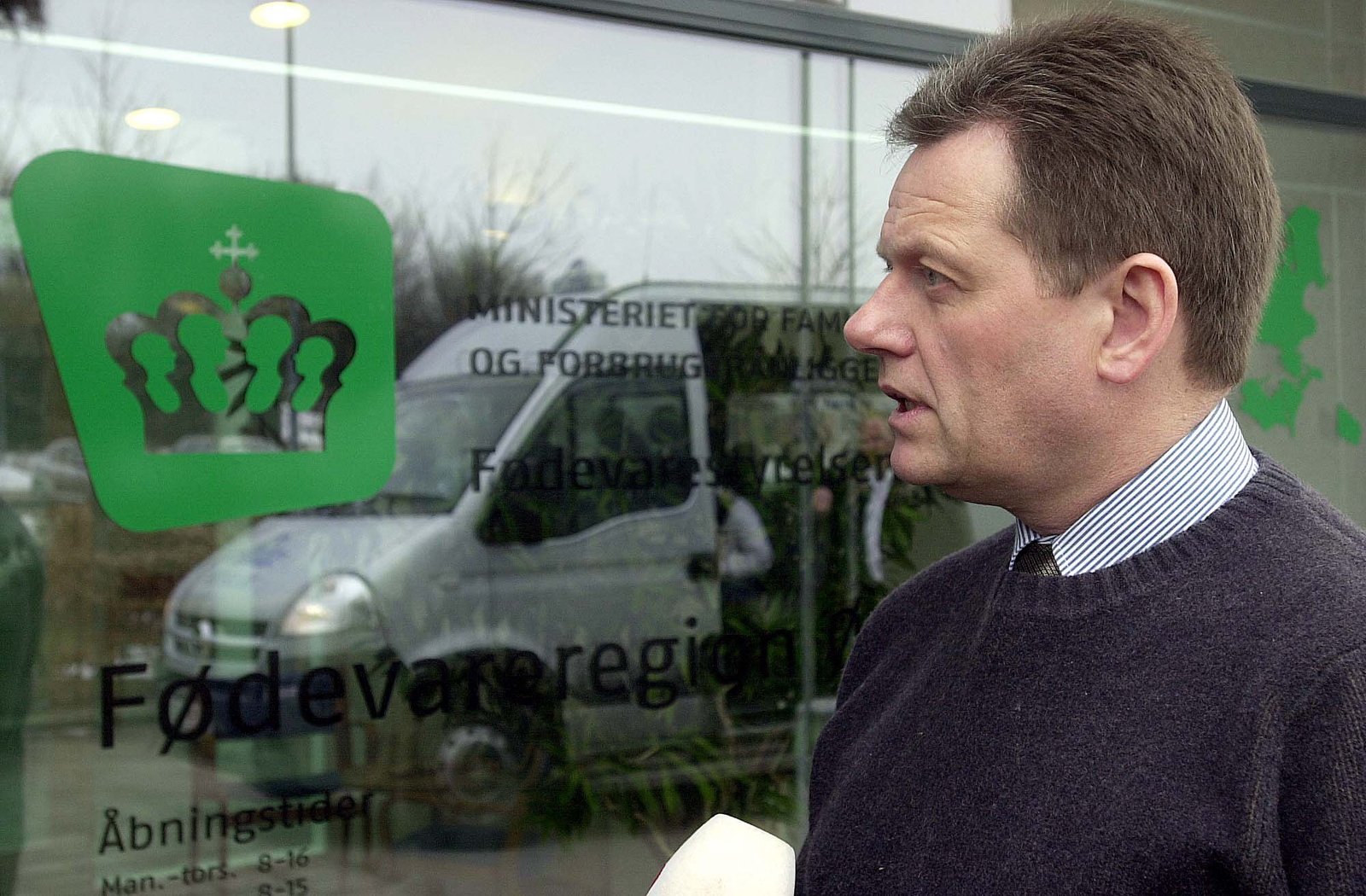 De Konservative får historisk lav vælgeropbakning, mens Enhedslisten taber stemmer på finanslovforhandlinger.