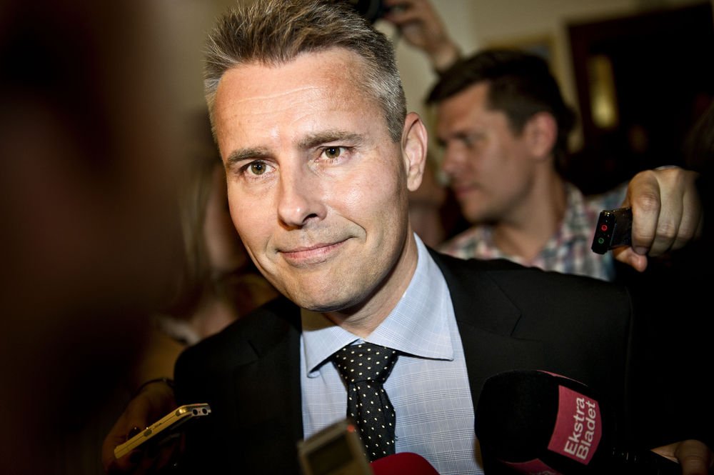 Socialdemokraten Henrik Sass Larsen vil ikke forfølge sine klager over PET efter ombudsmandens afgørelse.
