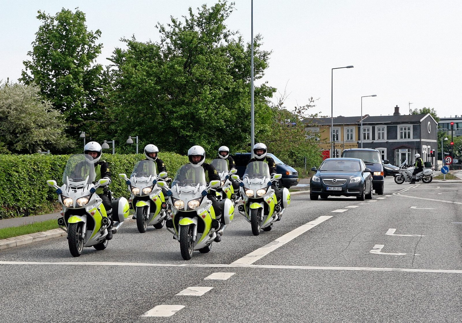 Der vil være mange steder i politikredsen, at man kan opleve en stor mængde politibiler og motorcykler i dag.