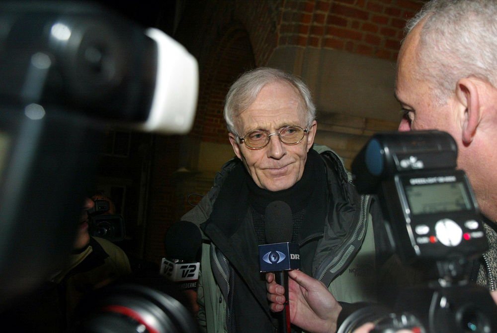 Det vil være en sensation, hvis Mogens Amdi Petersen møder op i retssag om grov økonomisk kriminalitet.