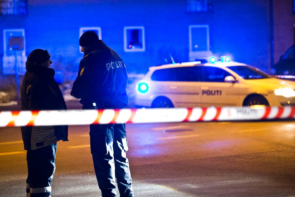 Vidner til skuddrab søndag er foreløbig tavse. Politiet opfordrer pårørende til at henvende sig.