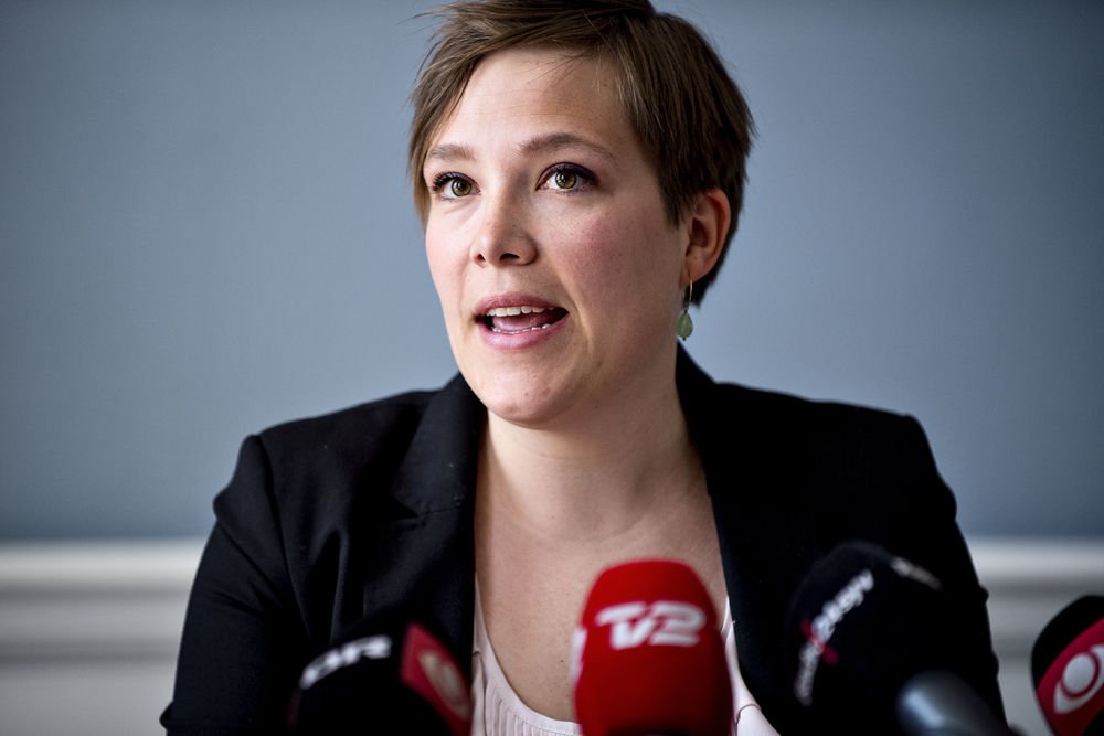 Sundhedsministeren forsøger at købe lægerne ved at give løngaranti. Men lægeformand er ikke tilfreds.