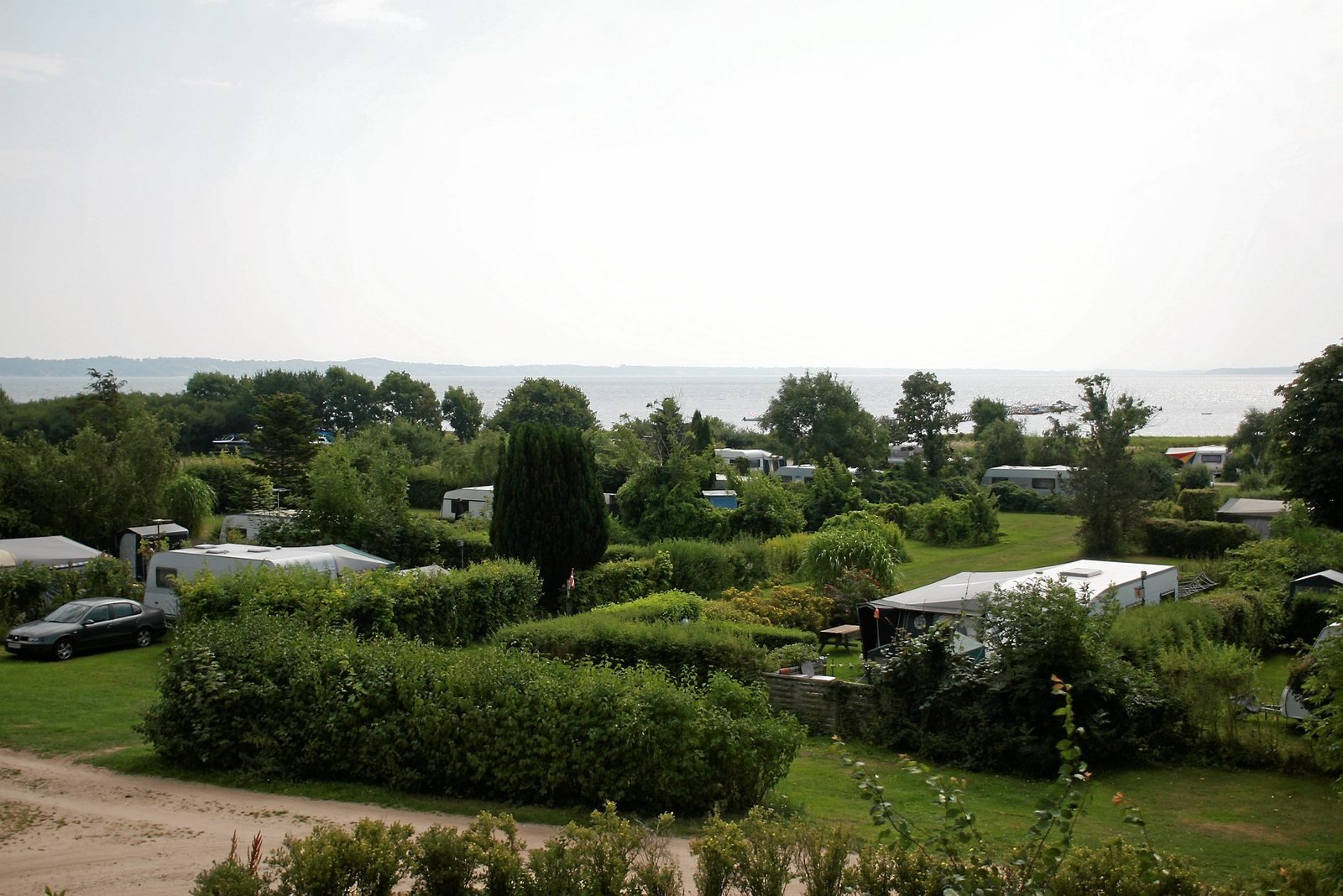 Folkely Festival flytter campingpladsen væk fra Hundested og indgår samarbejde med Byaasgaard Camping for at tilbyde overnatning til festivalgæster.