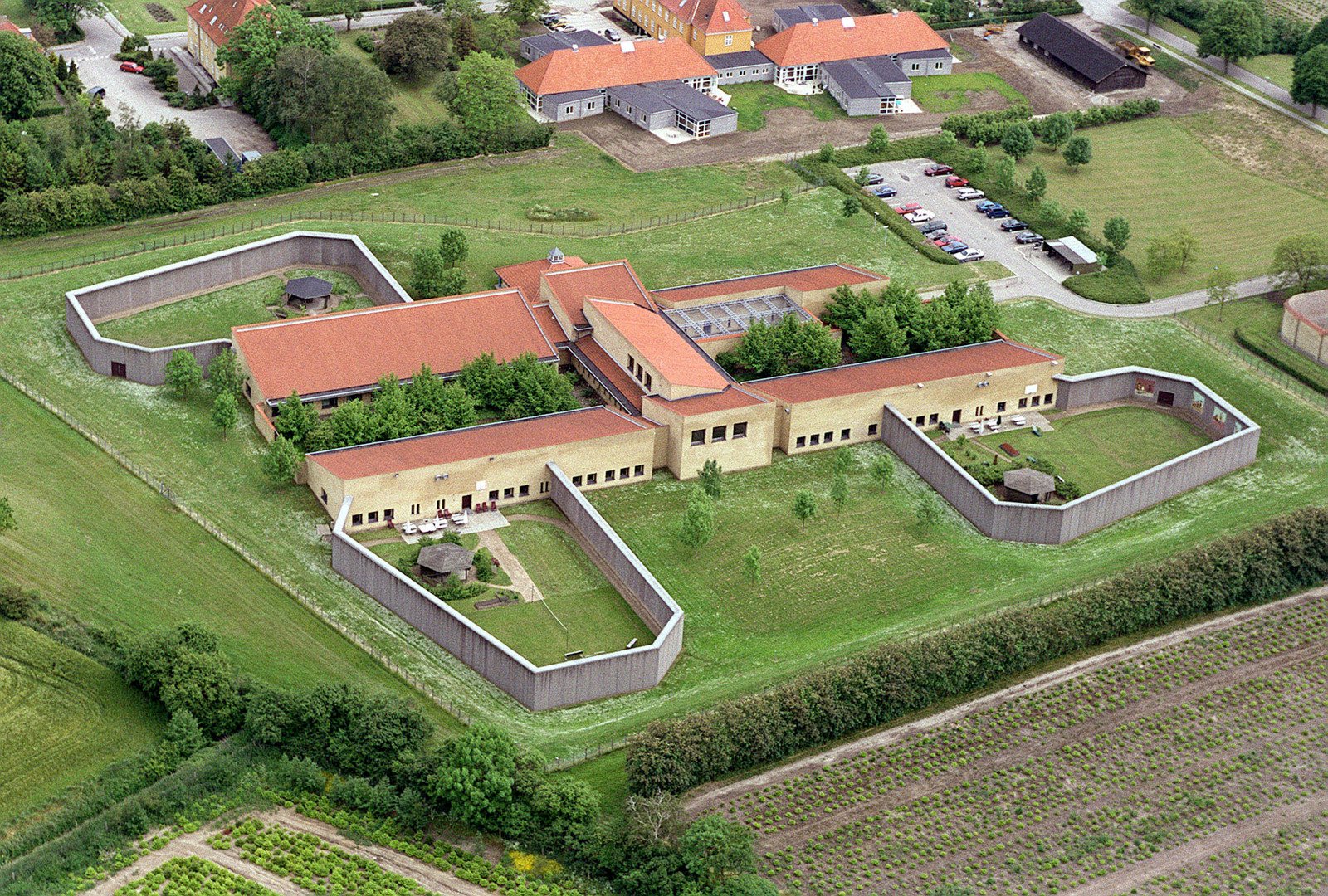 Et retmøde om forlængelse af en anbringelse på Sikringen afslørede, at der er rejst endnu en sigtelse for vold mod den omstridte patient Abdulle Ahmed.