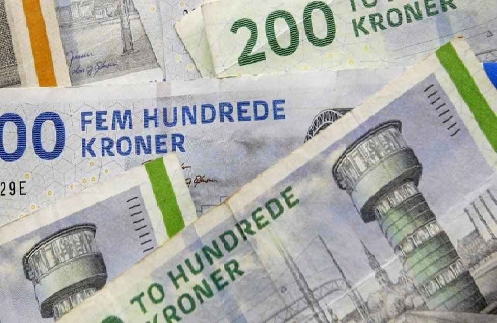 - Konsekvensen bliver en ekstra regning til helt almindelige familier. For mange kan det løbe op i cirka 4.000 kroner om året. Det er penge, der skal findes i husholdningsbudgetter, som i forvejen er pressede, skriver Mette Abildgaard.