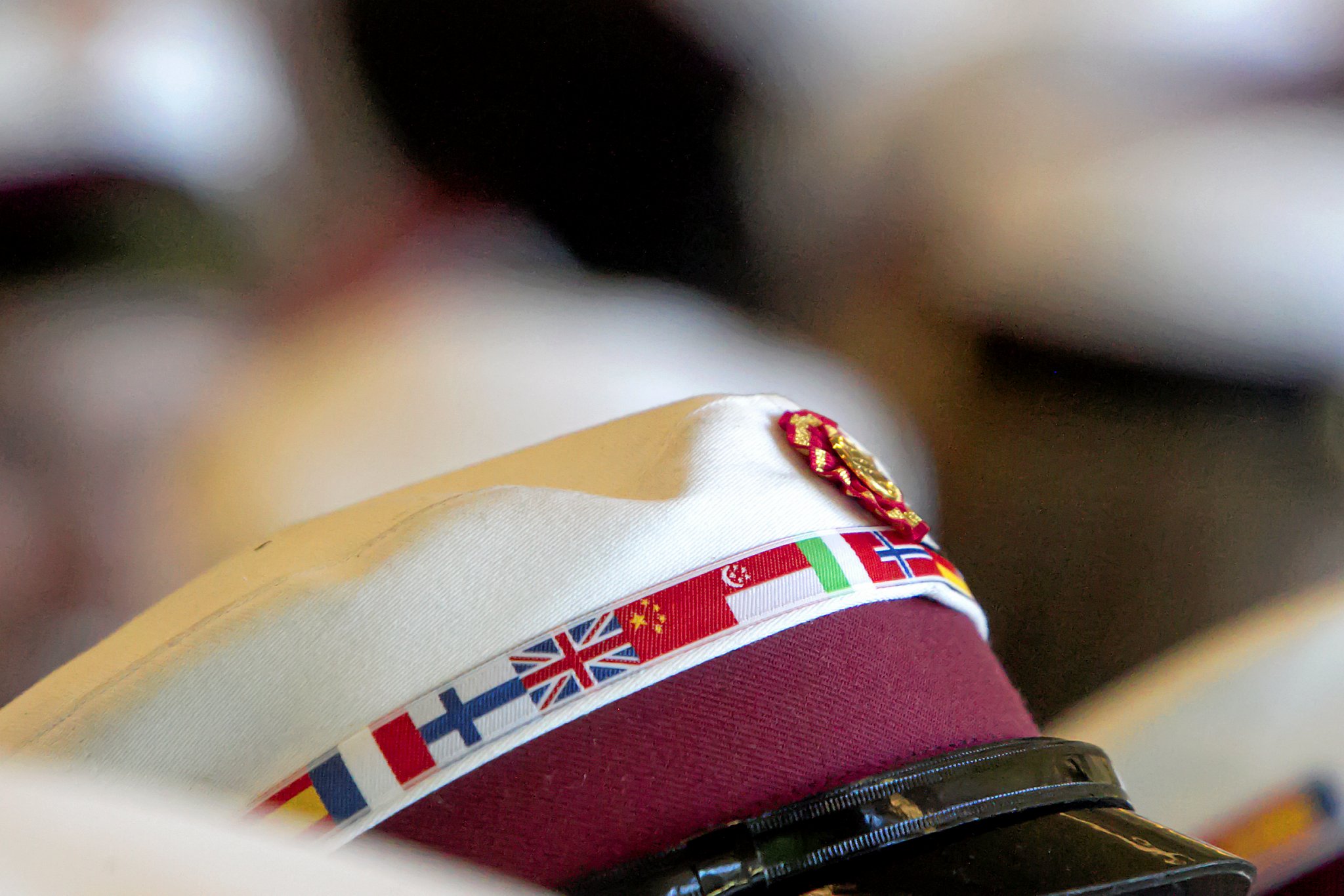 - Hvis ønsket er, at flest mulige unge kan tage en ungdomsuddannelse tæt på, hvor de bor, så må udbuddet række længere end til STX, HHX og HTX. Det skal også omfatte erhvervs-uddannelserne og praksisfællesskaber, der kendetegner dem, skriver en række gymnasierektorer.